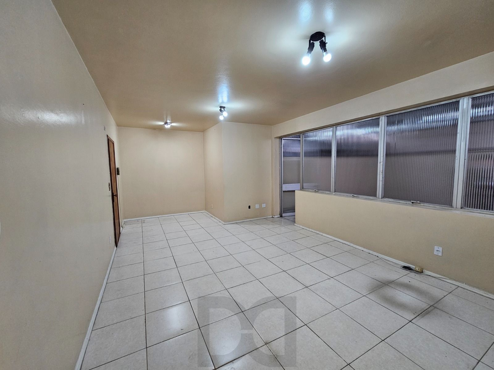 Ampla sala comercial na Cristóvão Moinhos de Vento com 53m2 — foto 2