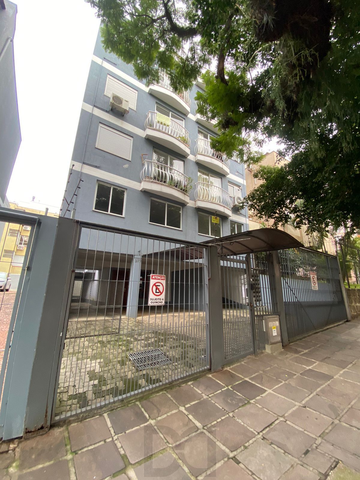 Apartamento 1 dormitório com vaga e elevador no Petrópolis — foto 1