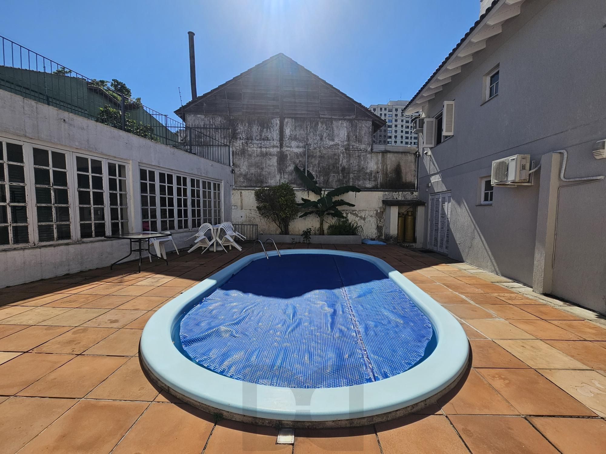 SOBRADO COM 3 SUÍTES + DORMITÓRIOS NO TÉRRREO | PISCINA | E MUITO MAIS — foto 29