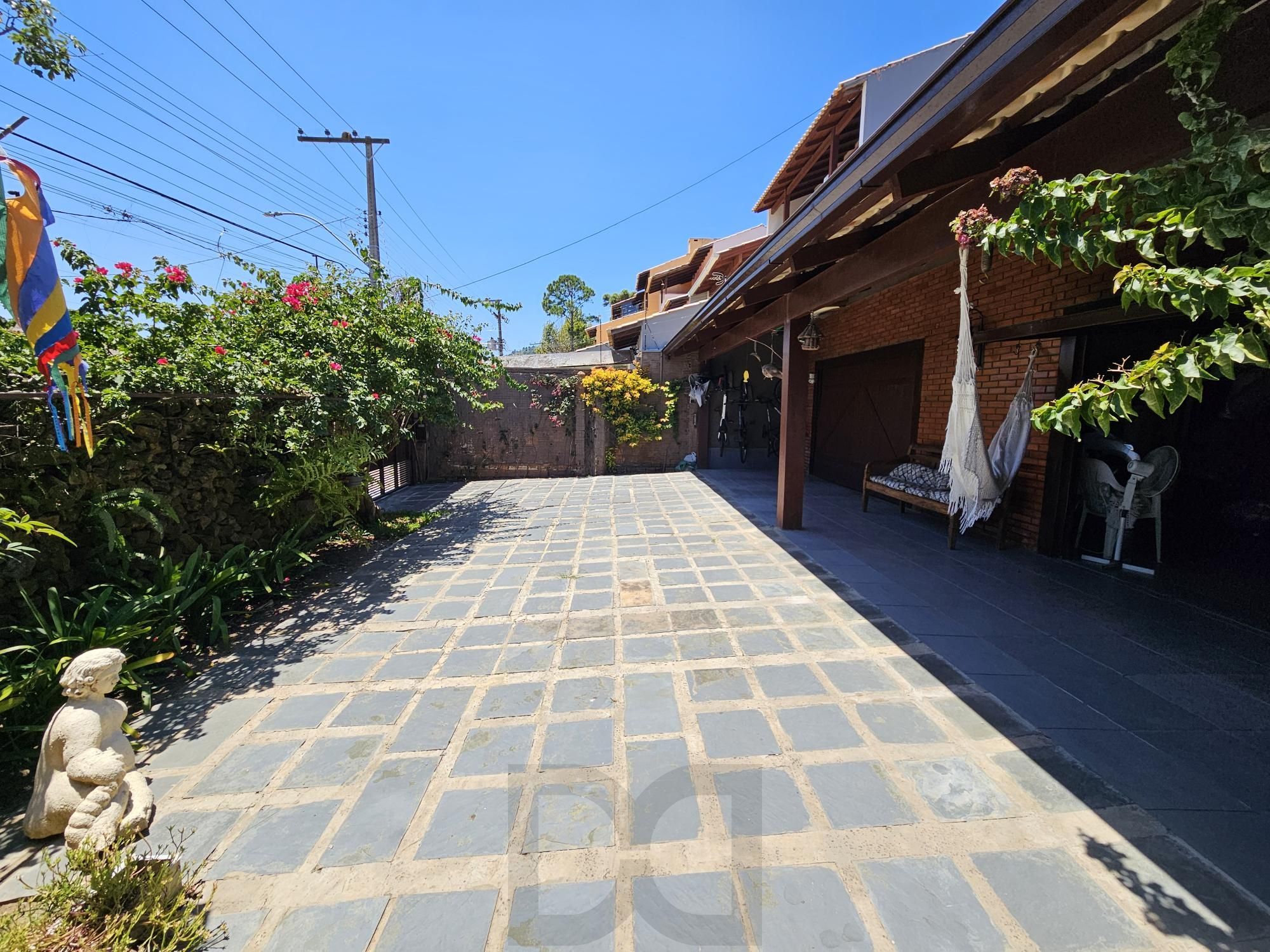 LINDA CASA NO BAIRRO GUARUJÁ - TERRENO COM 22 METROS DE FRENTE — foto 37