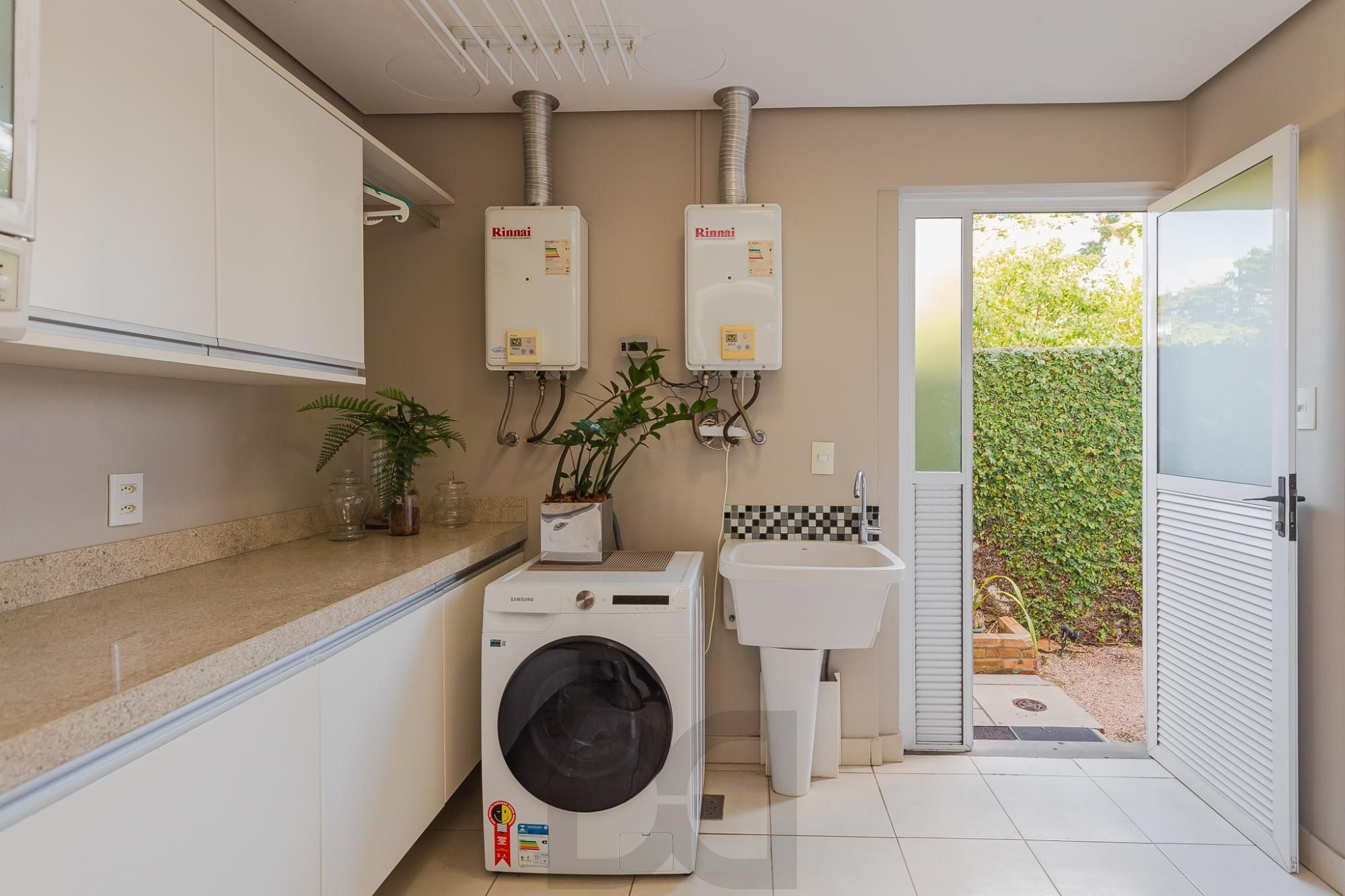 CONDOMINIO ATMOSFERA - CASA MOBILIADA DE 4 SUÍTES COM 4 VAGAS — foto 27