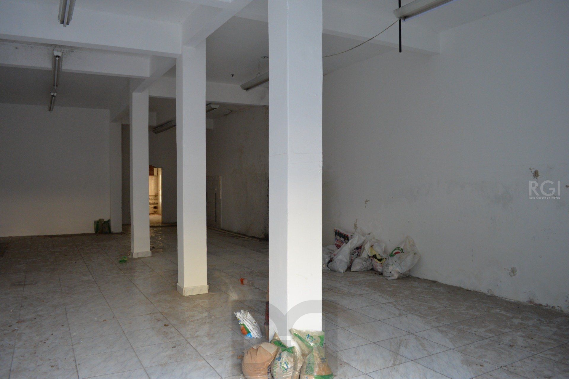 Prédio com Loja e 3 apartamentos - 470.08m², Floresta — foto 2