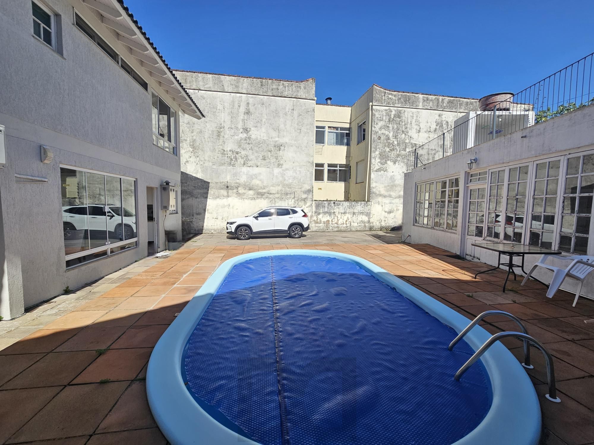 SOBRADO COM 3 SUÍTES + DORMITÓRIOS NO TÉRRREO | PISCINA | E MUITO MAIS — foto 30