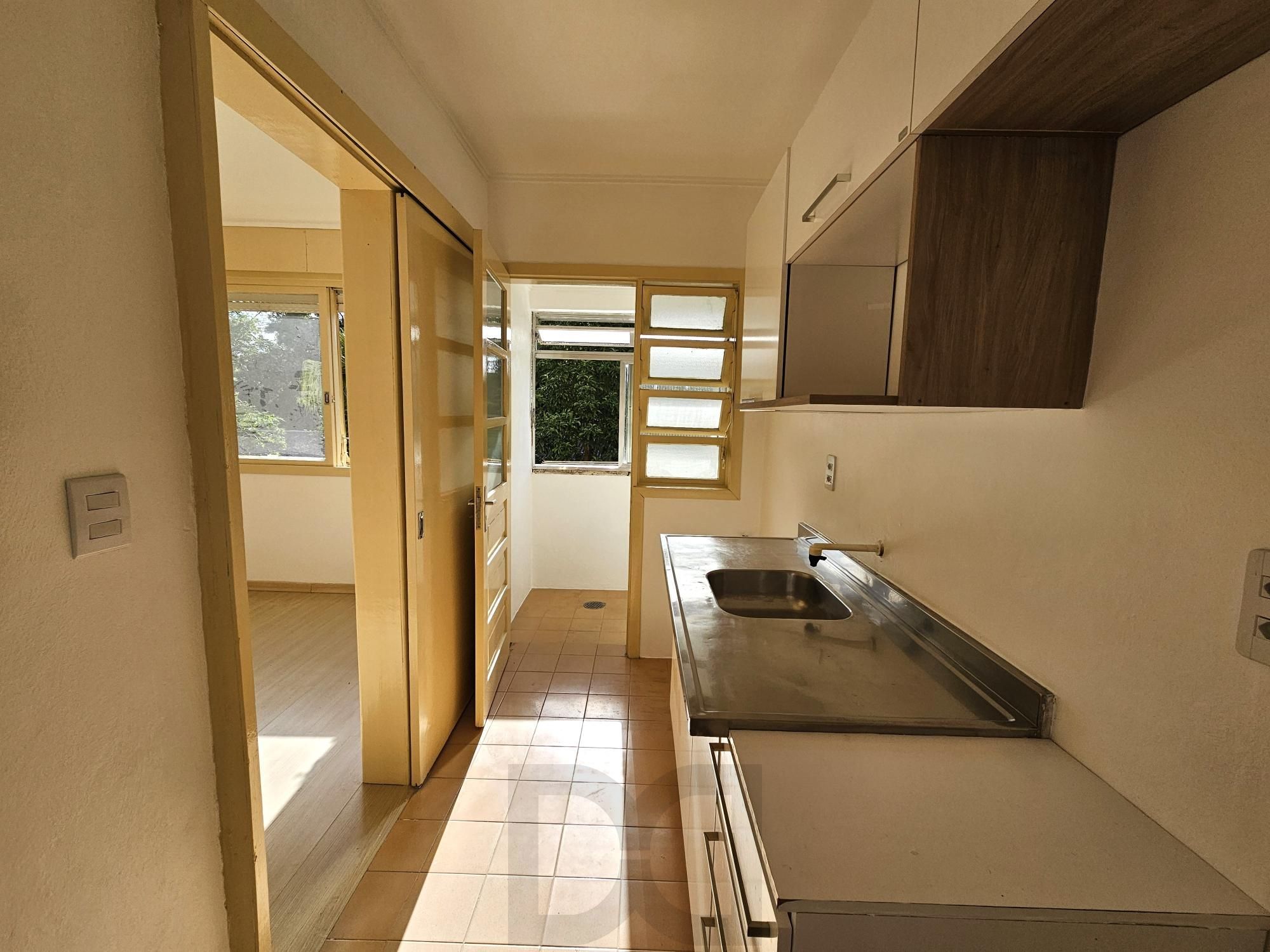 APARTAMENTO ENSOLARADO A POUCOS METROS DO PARQUE MARINHA E DO BEIRA RIO — foto 5