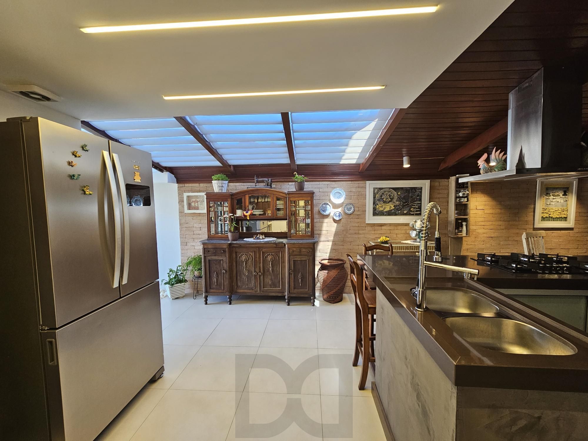 LINDA CASA NO BAIRRO GUARUJÁ - TERRENO COM 22 METROS DE FRENTE — foto 21