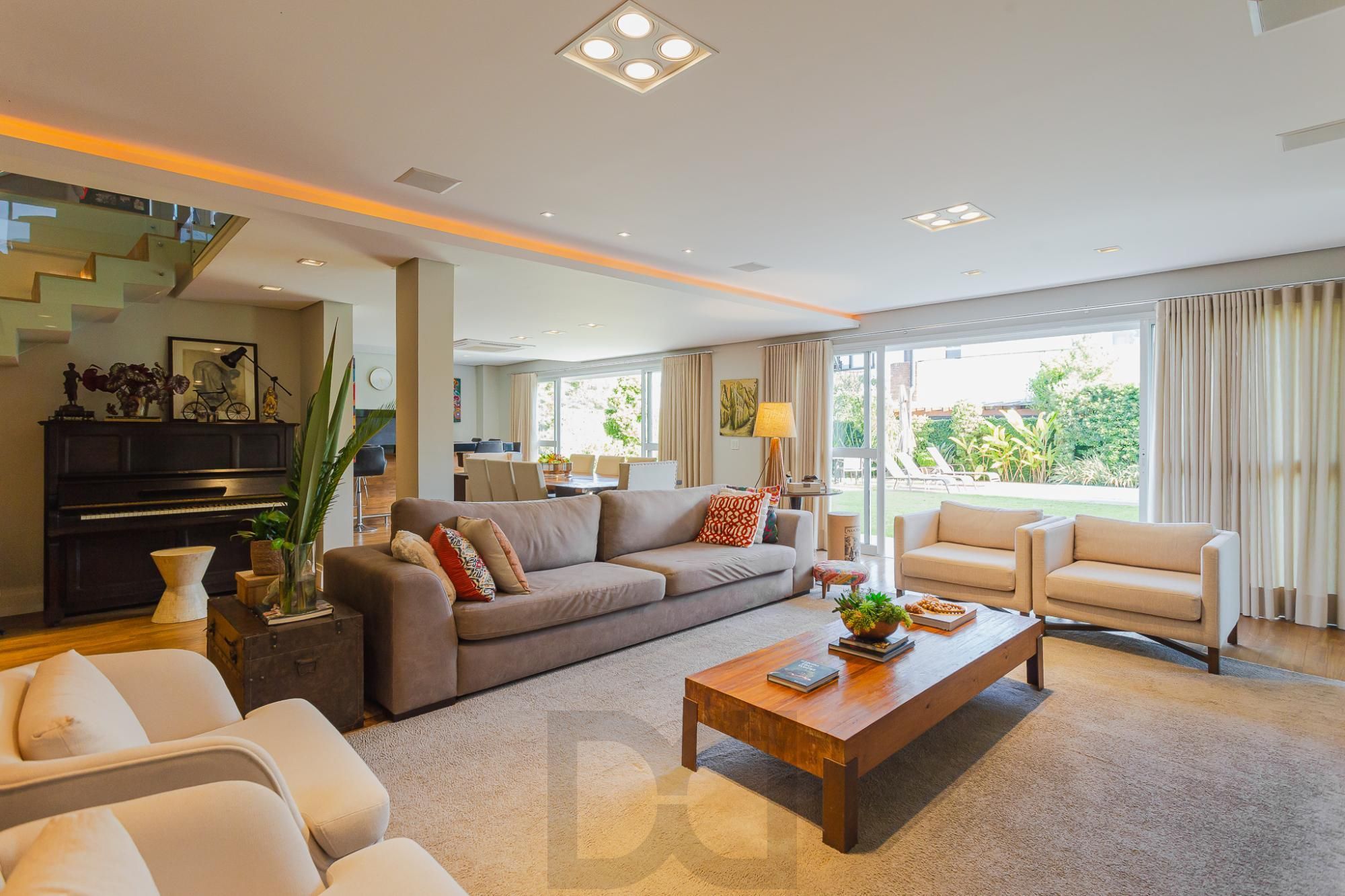 CONDOMINIO ATMOSFERA - CASA MOBILIADA DE 4 SUÍTES COM 4 VAGAS — foto 7