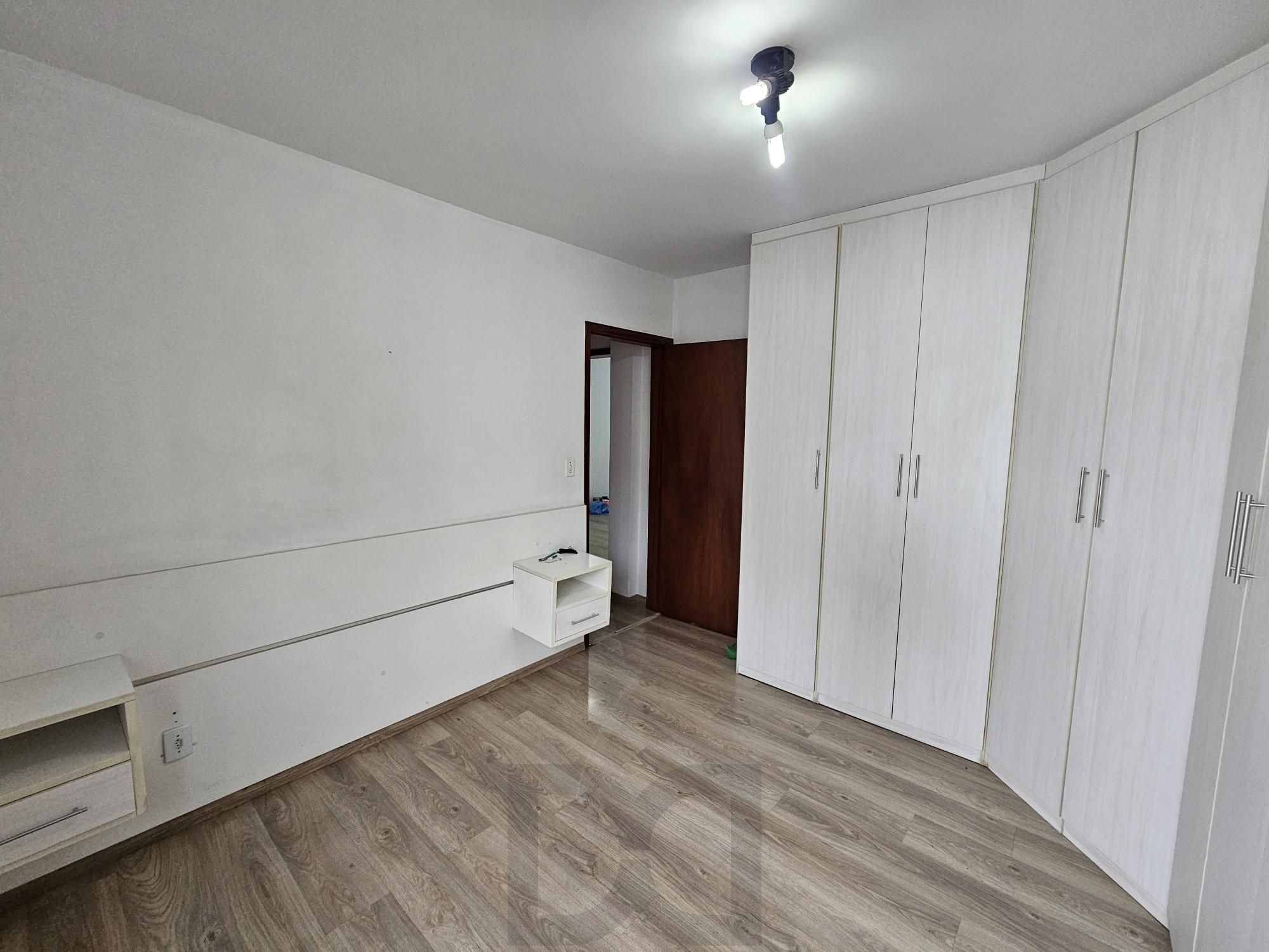 CIDADE BAIXA COM SACADA E VAGA DE GARAGEM — foto 8