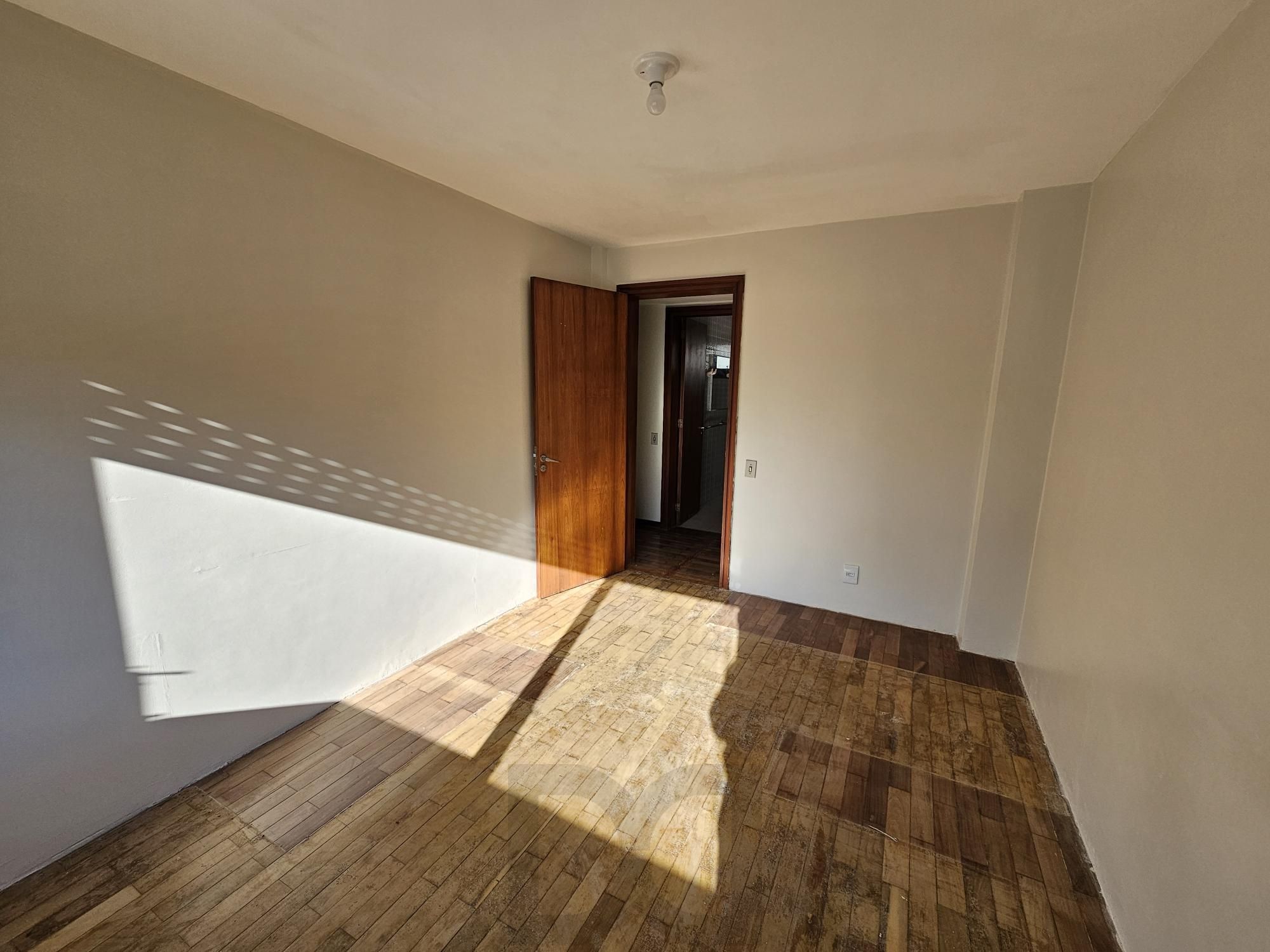 APARTAMENTO EM FRENTE A PRAÇA - BAIRRO PETRÓPOLIS — foto 24