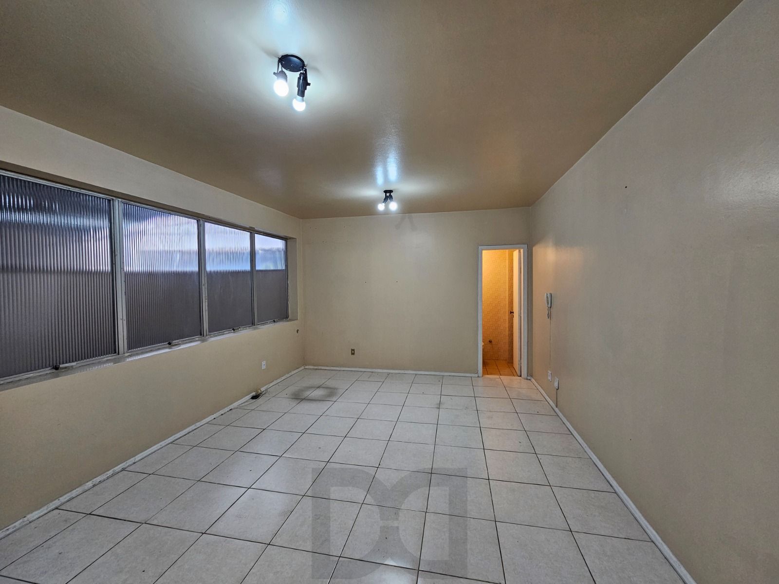 Ampla sala comercial na Cristóvão Moinhos de Vento com 53m2 — foto 3