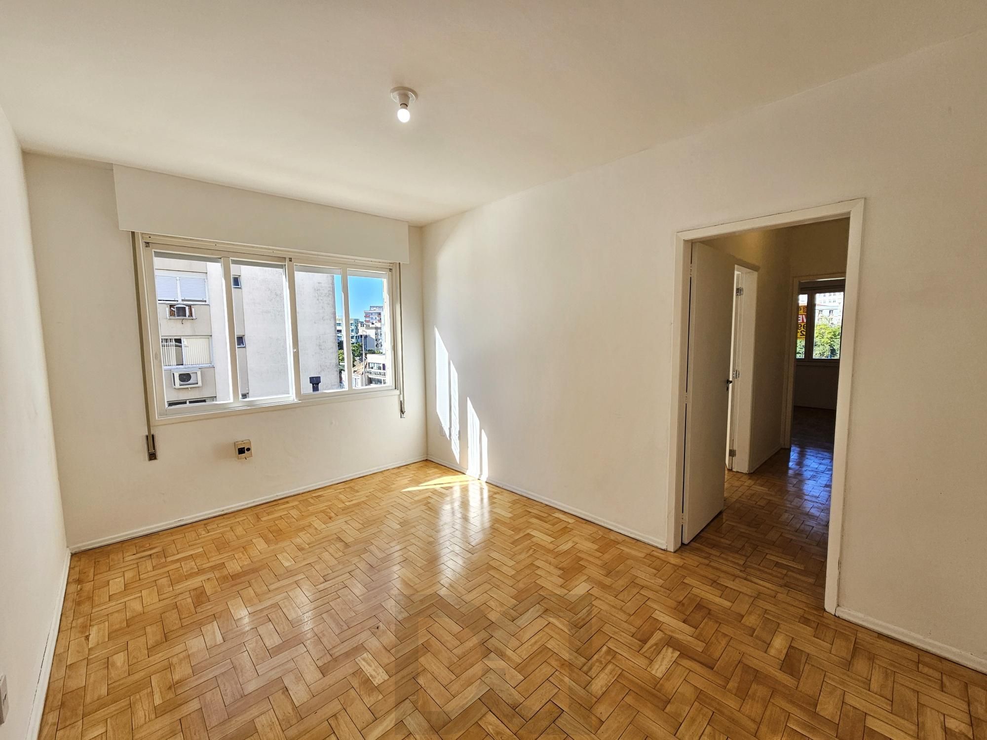 Apartamento 2 dormitórios com elevador na Cristóvão — foto 1