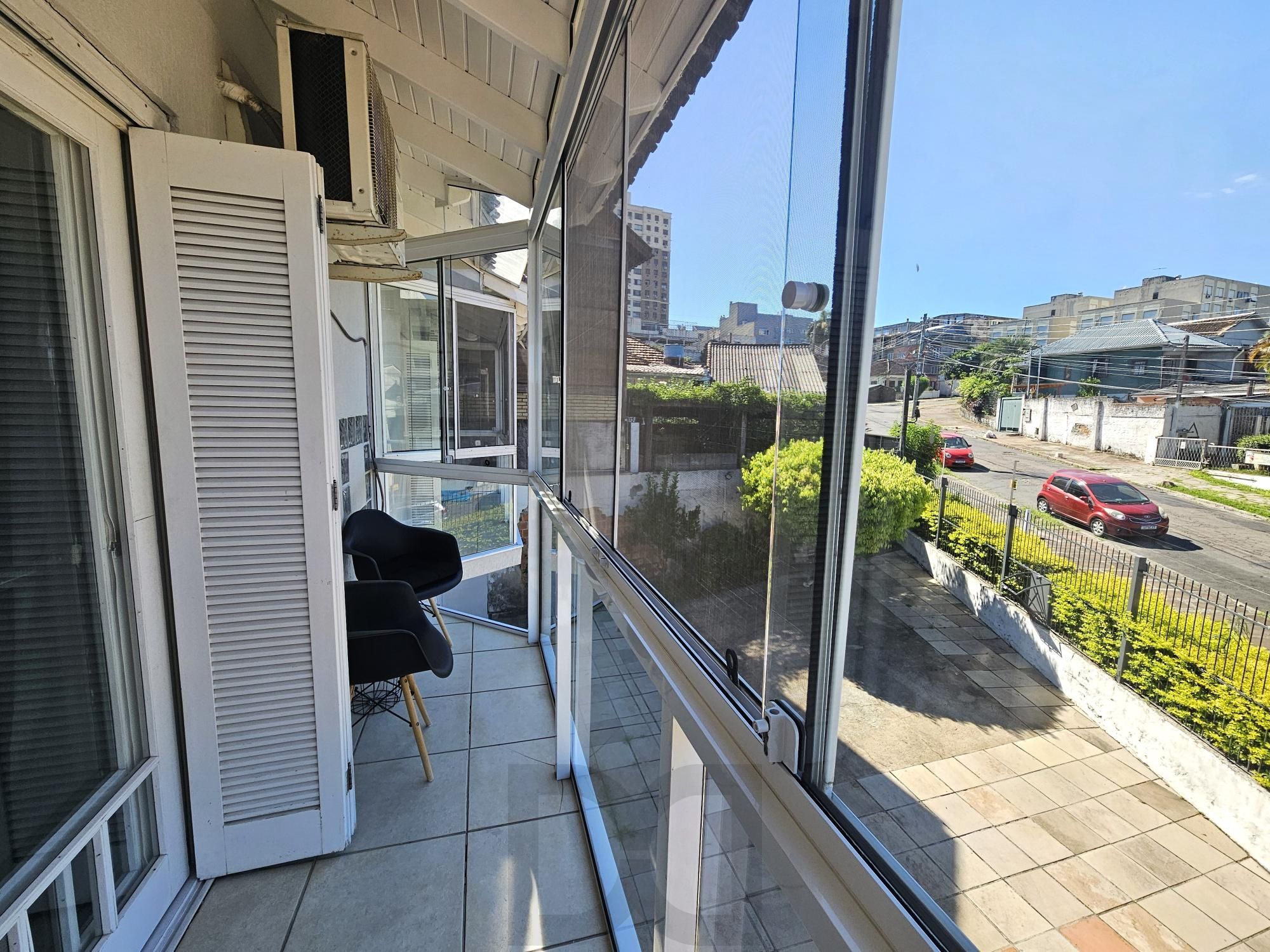 SOBRADO COM 3 SUÍTES + DORMITÓRIOS NO TÉRRREO | PISCINA | E MUITO MAIS — foto 11