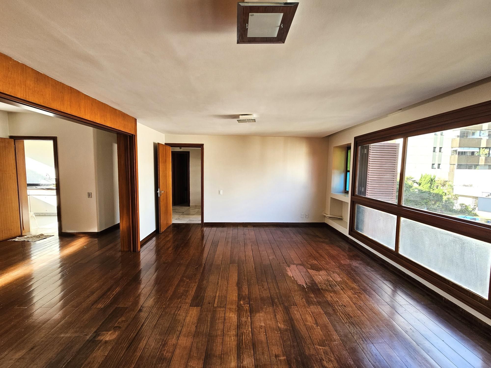 APARTAMENTO EM FRENTE A PRAÇA - BAIRRO PETRÓPOLIS — foto 5