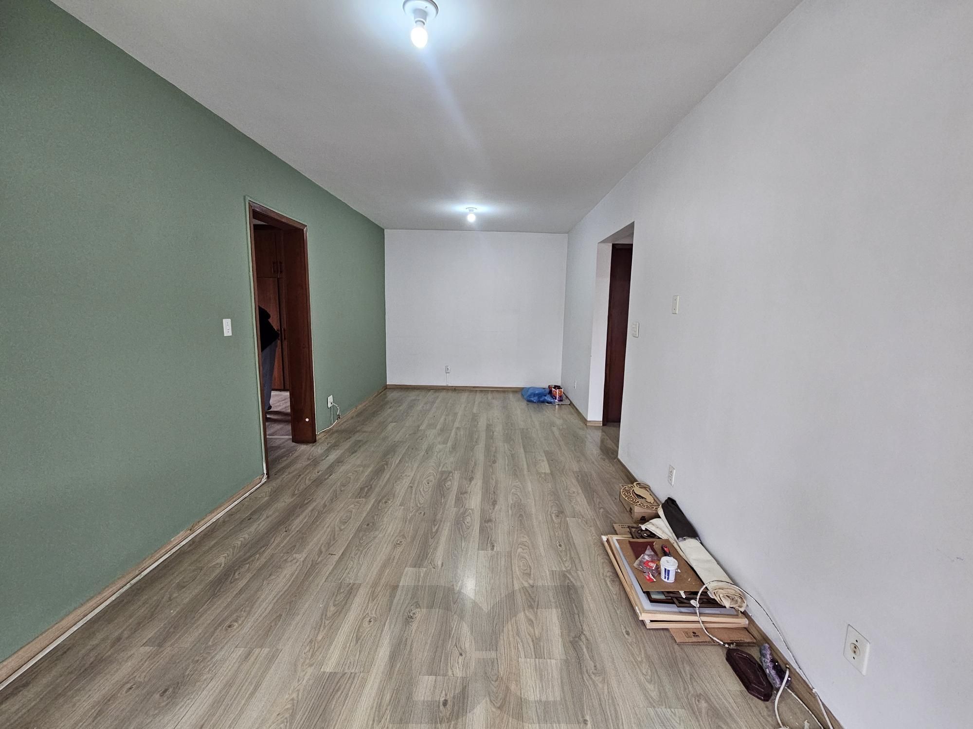 CIDADE BAIXA COM SACADA E VAGA DE GARAGEM — foto 5