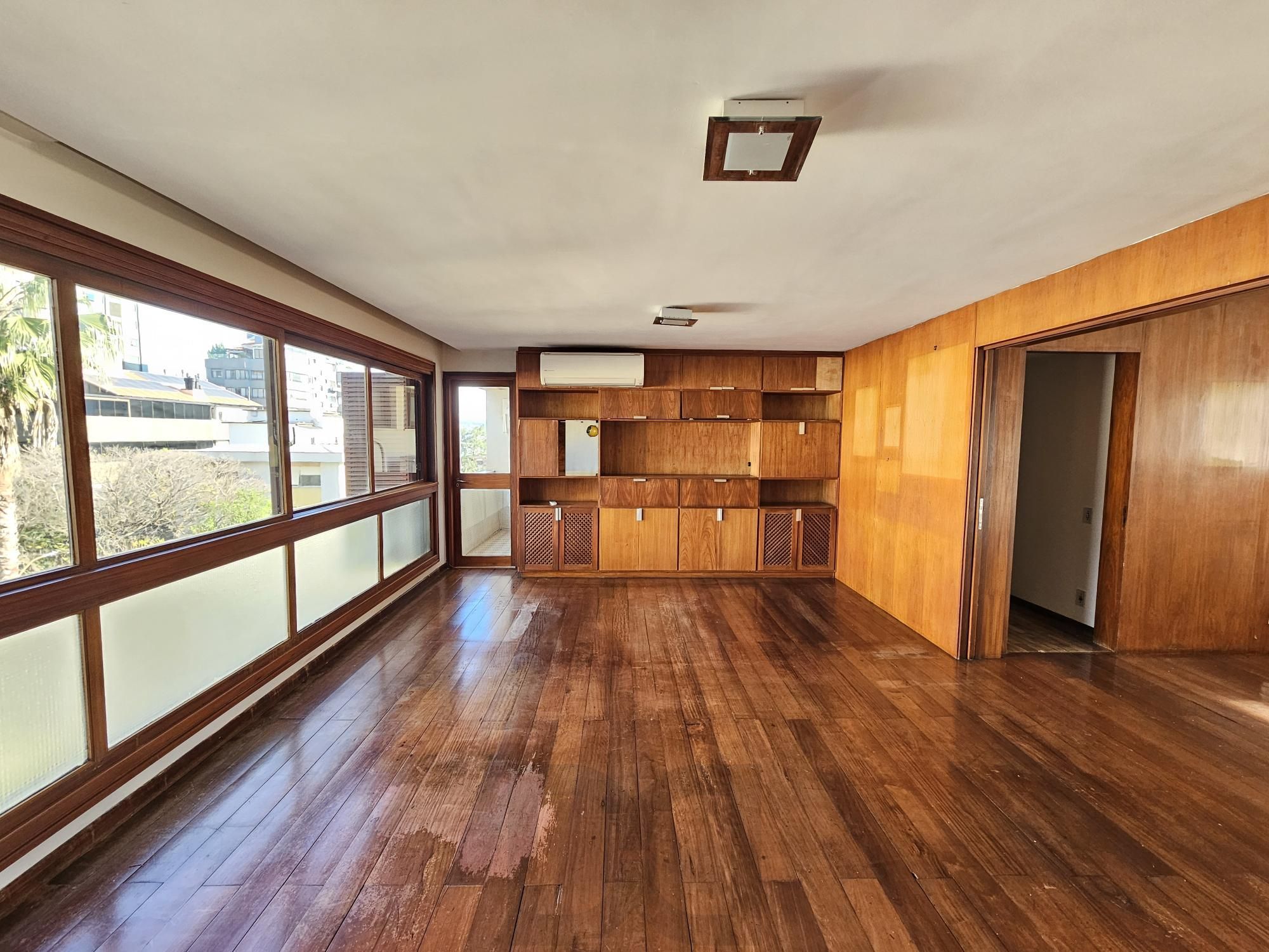 APARTAMENTO EM FRENTE A PRAÇA - BAIRRO PETRÓPOLIS — foto 2