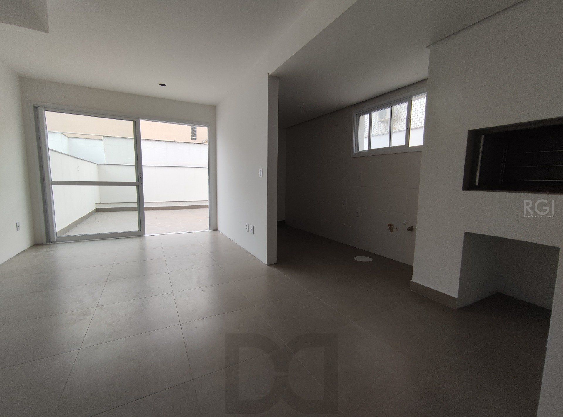 Duplex para Venda - 179.08m², 2 dormitórios, sendo 2 suites, 2 vagas - Petrópolis — foto 2