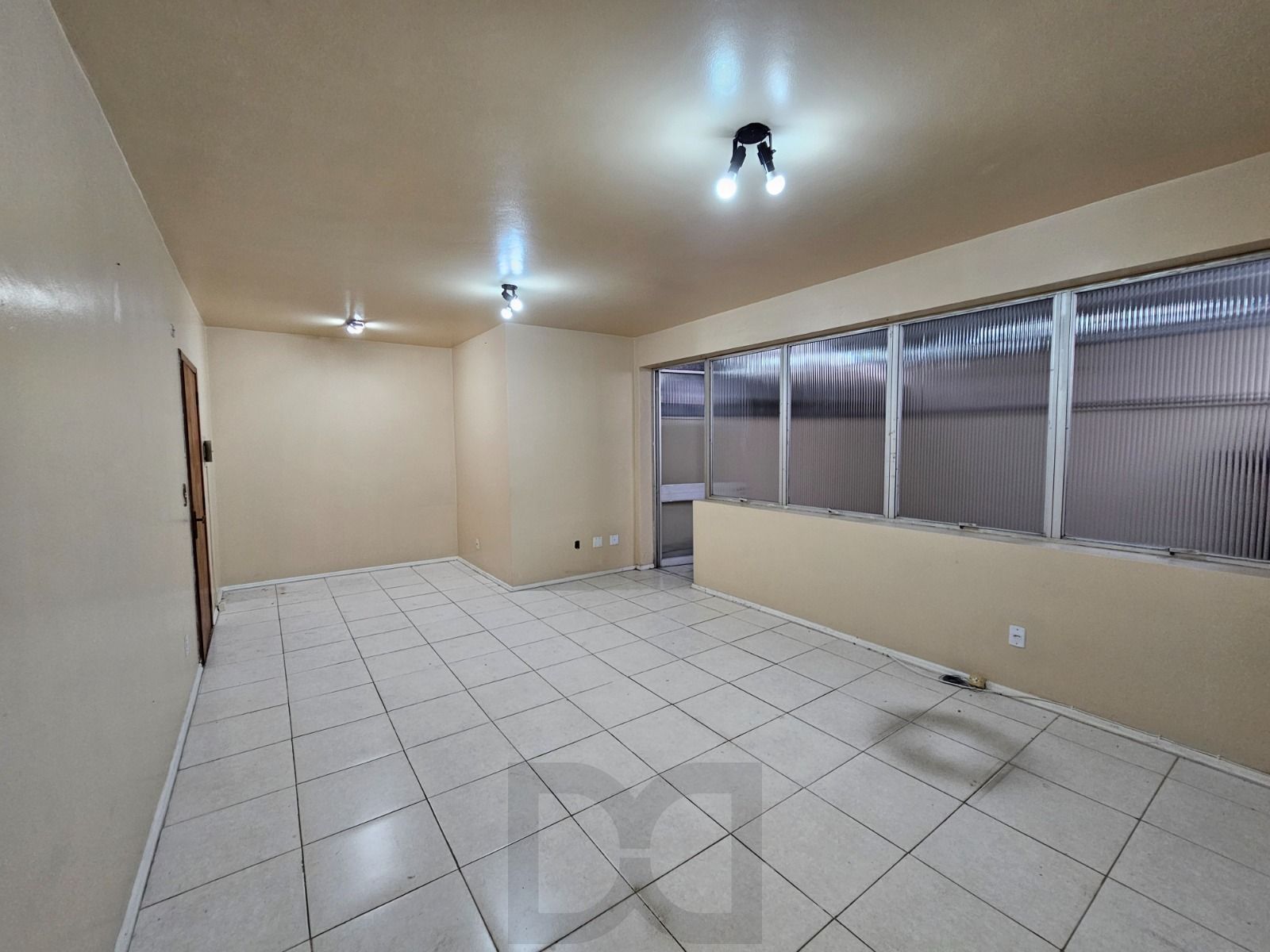 Ampla sala comercial na Cristóvão Moinhos de Vento com 53m2 — foto 1