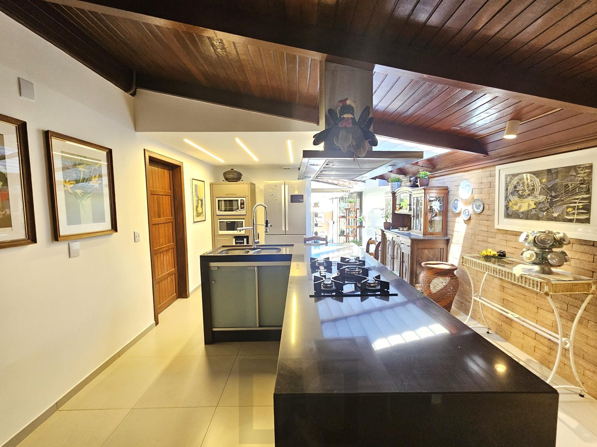 LINDA CASA NO BAIRRO GUARUJÁ - TERRENO COM 22 METROS DE FRENTE — foto 19
