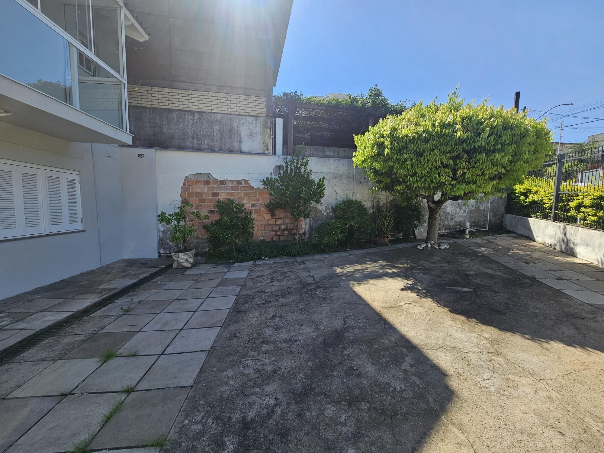 SOBRADO COM 3 SUÍTES + DORMITÓRIOS NO TÉRRREO | PISCINA | E MUITO MAIS — foto 41