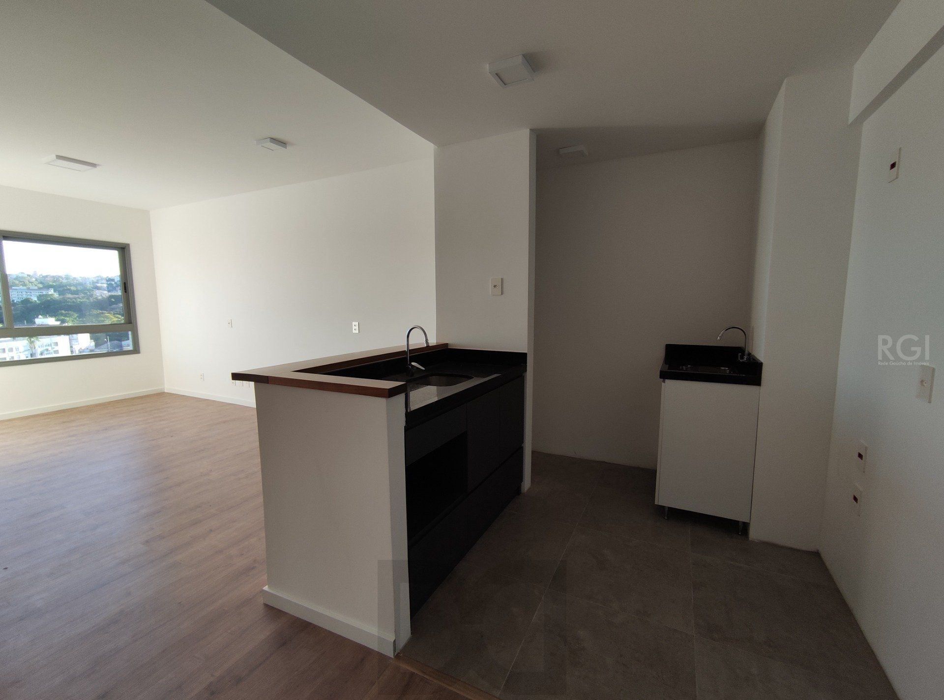 Apartamento para Venda - 44.98m², 1 dormitório, sendo 1 suites, 1 vaga - Teresópolis — foto 2