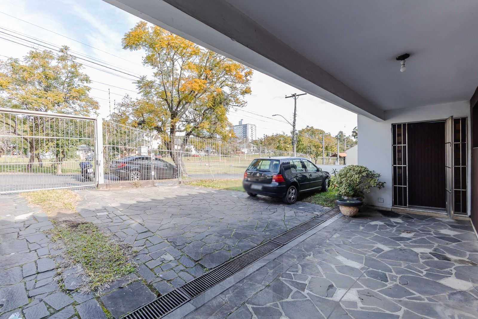 Casa 3 dormitórios ampla, perto da PUC — foto 1