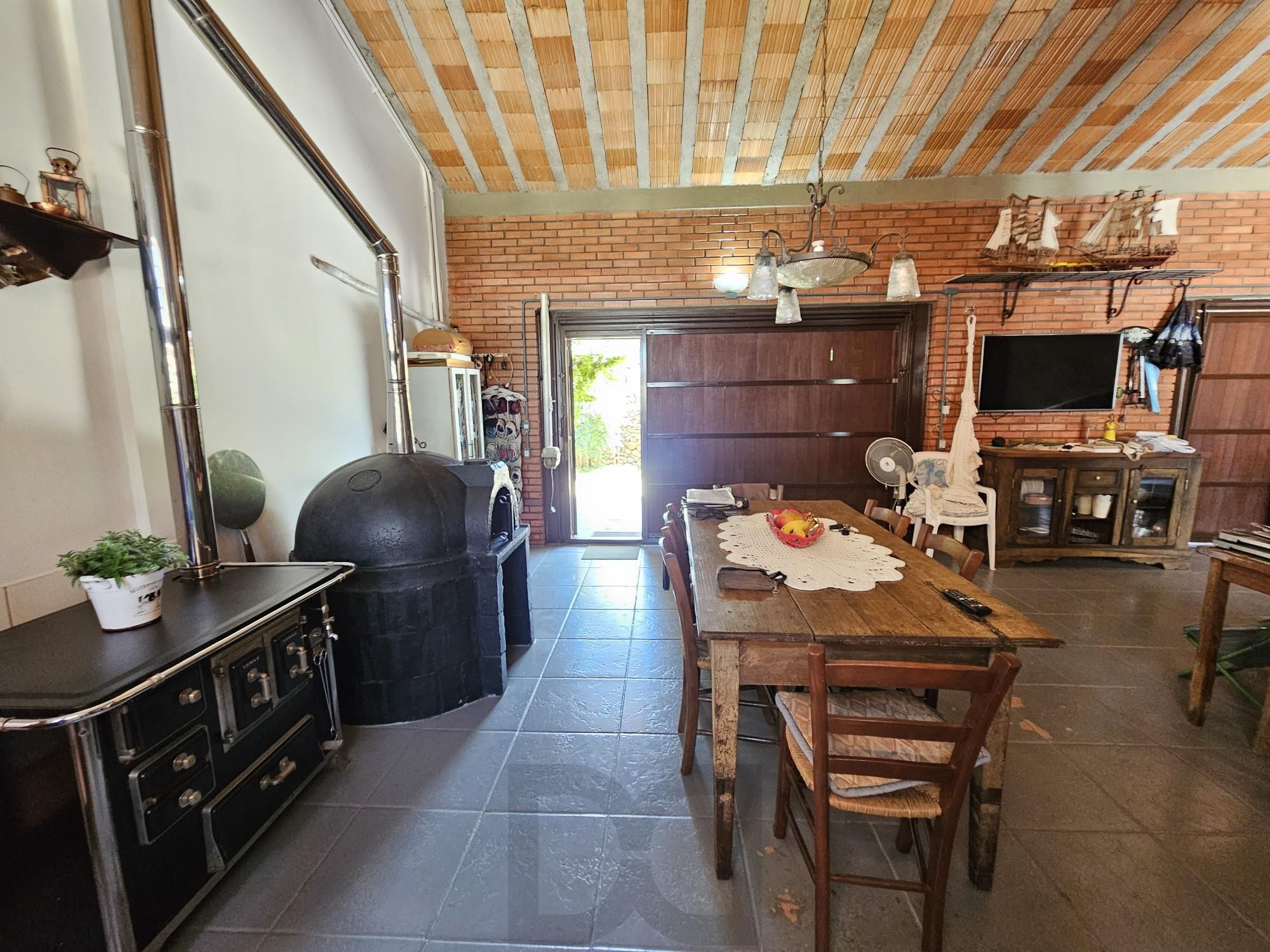 LINDA CASA NO BAIRRO GUARUJÁ - TERRENO COM 22 METROS DE FRENTE — foto 32