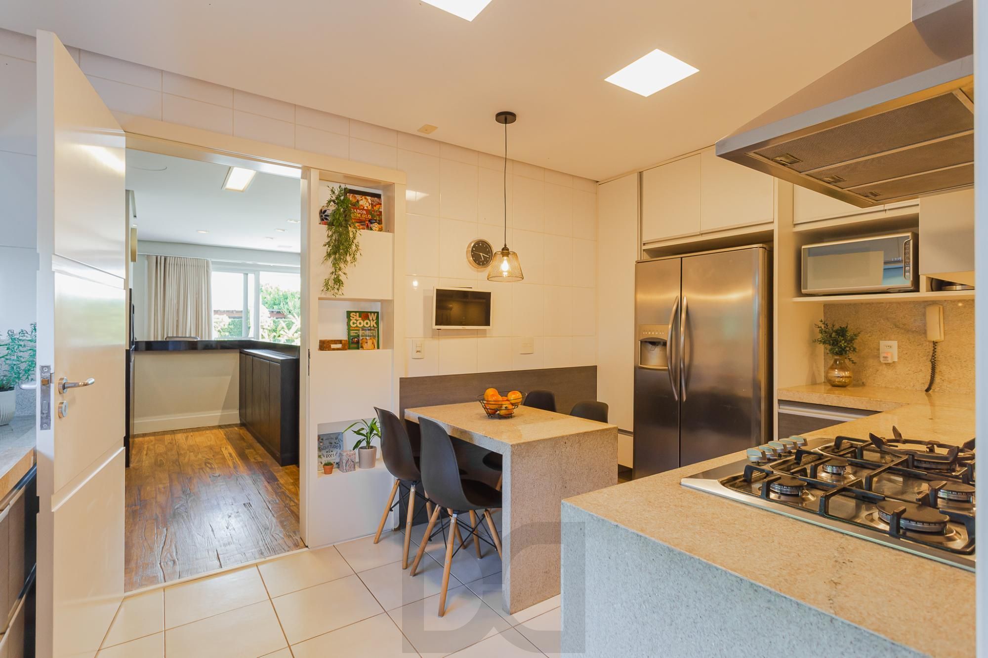 CONDOMINIO ATMOSFERA - CASA MOBILIADA DE 4 SUÍTES COM 4 VAGAS — foto 24