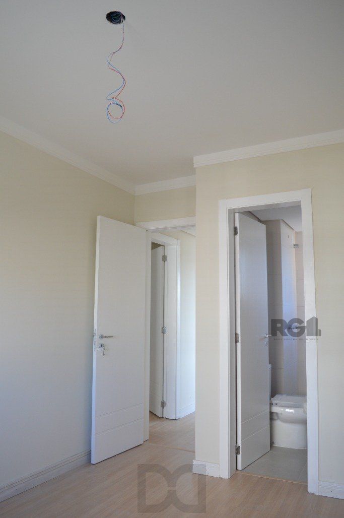 Lindo apartamento 2 dormitórios com 2 suítes, lavabo, vaga de garagem, amplo living 2 ambientes e cozinha com churrasqueira. — foto 36