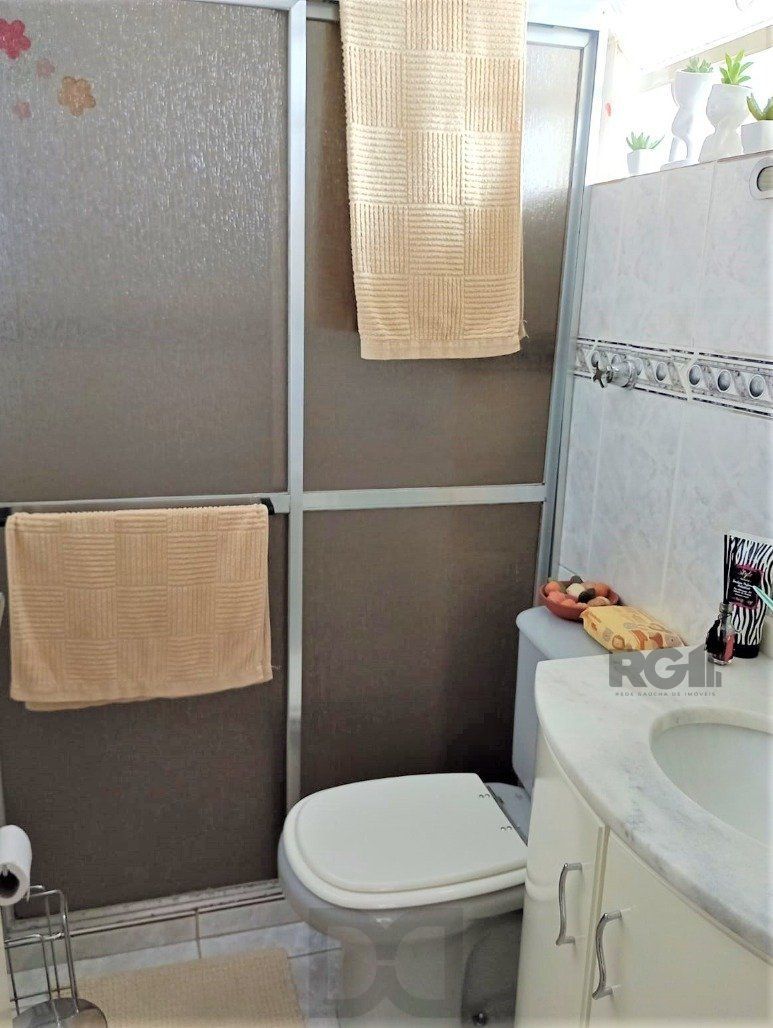 ótimo apartamento 2 dormitórios com sacada e 1 vaga de garagem coberta por convenção. — foto 14