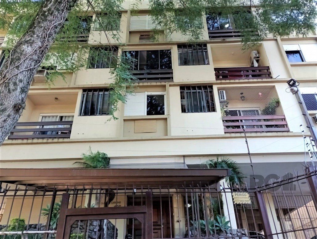 ótimo apartamento 2 dormitórios com sacada e 1 vaga de garagem coberta por convenção. — foto 1