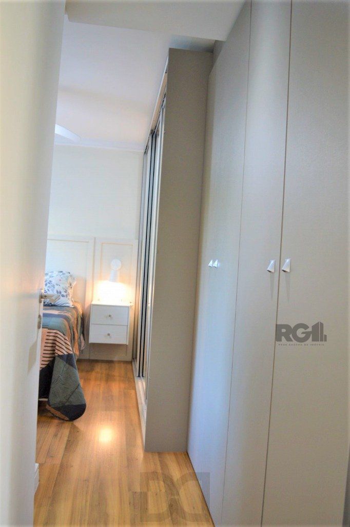 Excelente apartamento 2 dorm. sendo 1 suite, com terraço, churrasqueira, semimobiliado - 1 vaga dupla - Bairro Cidade Baixa — foto 37