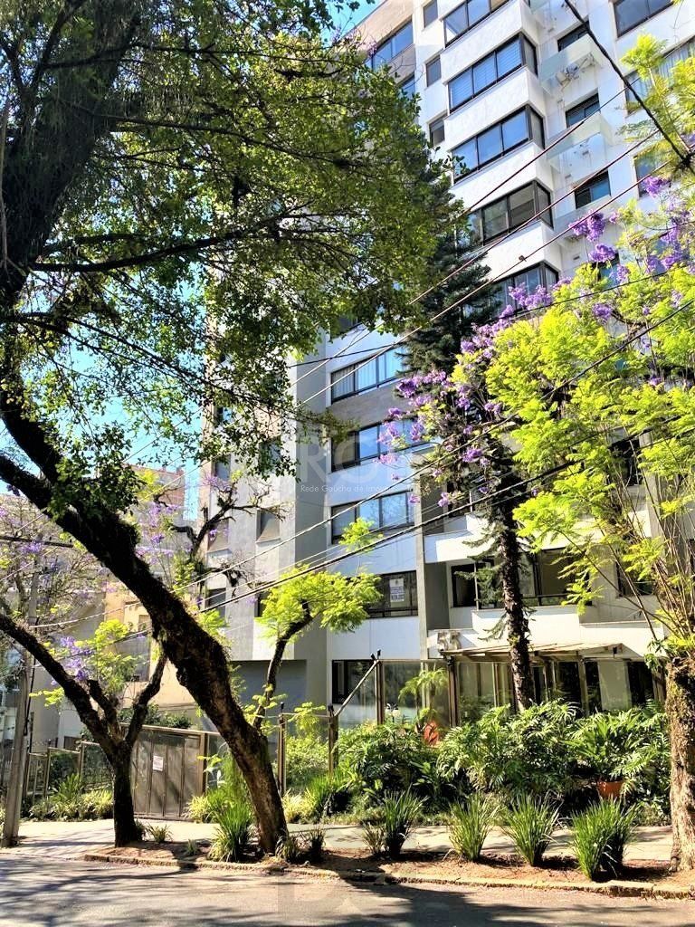 Excelente, amplo e ensolarado apartamento 3 dormitórios sendo 1 suíte, com living 2 ambientes, banheiro social, semimobiliado e com 2 vagas de garagem. — foto 1