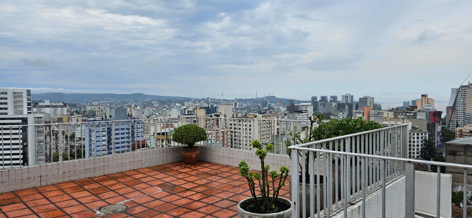 STUDIO REFORMADO E MOBILIADO NO CENTRO HISTÓRICO DE PORTO ALEGRE — foto 15