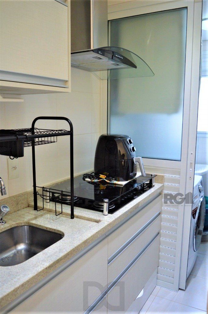 Excelente apartamento 2 dorm. sendo 1 suite, com terraço, churrasqueira, semimobiliado - 1 vaga dupla - Bairro Cidade Baixa — foto 31