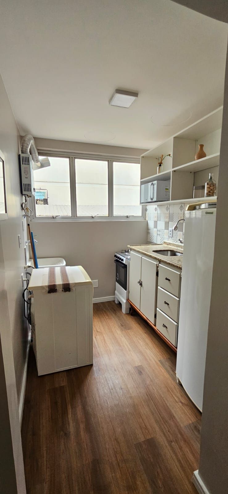STUDIO REFORMADO E MOBILIADO NO CENTRO HISTÓRICO DE PORTO ALEGRE — foto 11