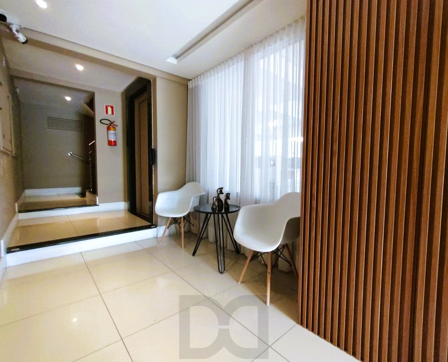 Lindo Duplex 2 dormitórios todo reformado na Dona Laura — foto 4
