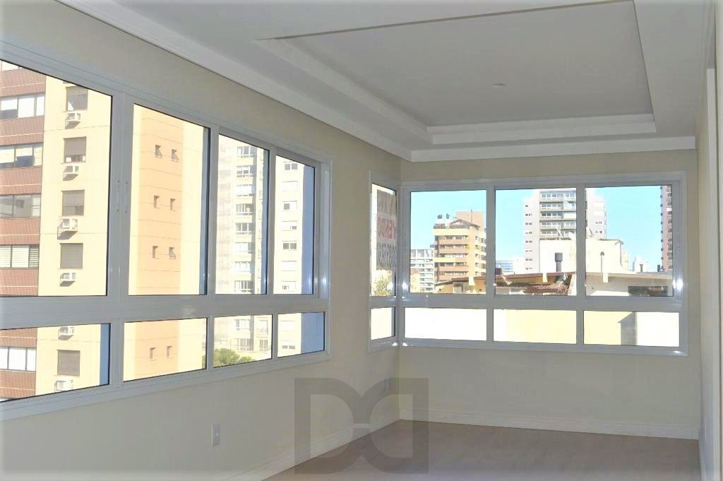 Apartamento 2 dormitórios com 1 suíte e box duplo de garagem no bairro Auxiliadora . — foto 5