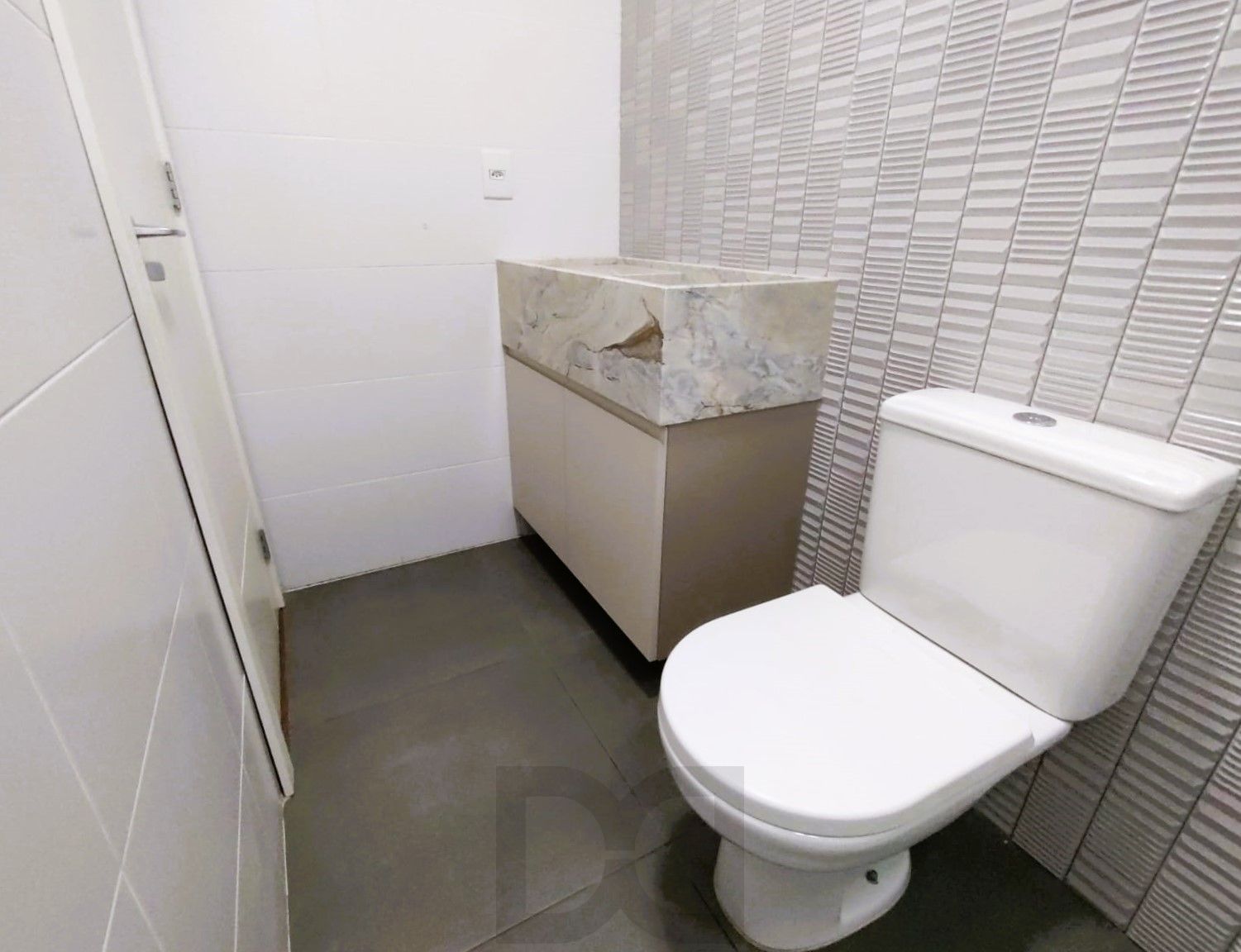 Lindo Duplex 2 dormitórios todo reformado na Dona Laura — foto 30