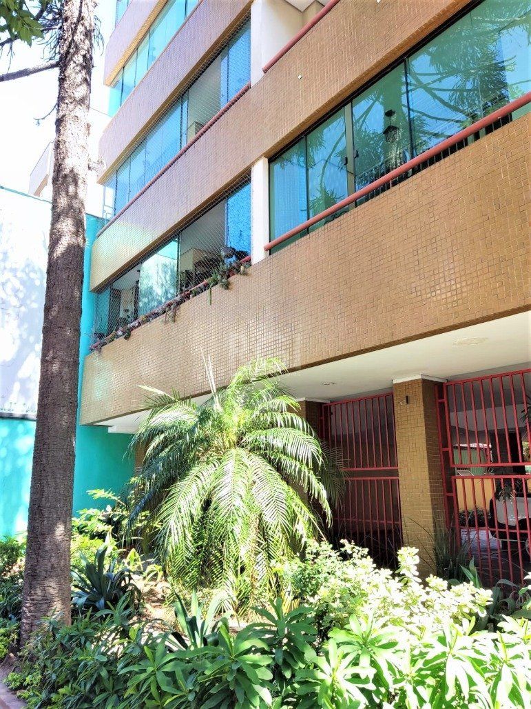 Apartamento 2 dormitórios semimobiliado, living 2 ambientes com lareira, cozinha e área de serviço, banheiro social, sacada e churrasqueira. — foto 1