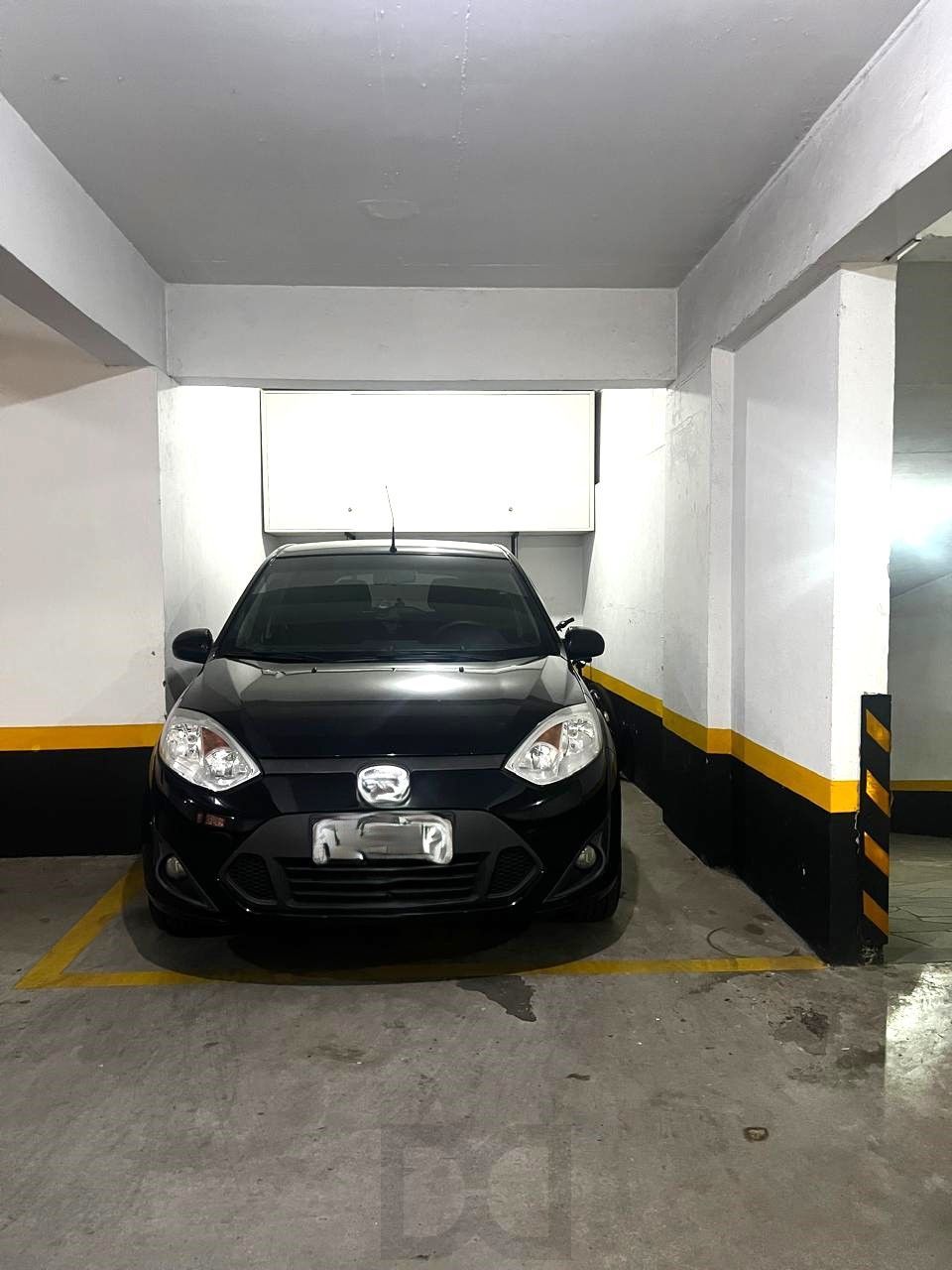 Vaga 1 com armário aéreo