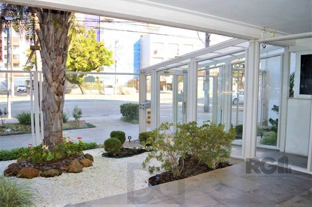 Excelente apartamento 2 dorm. sendo 1 suite, com terraço, churrasqueira, semimobiliado - 1 vaga dupla - Bairro Cidade Baixa — foto 4