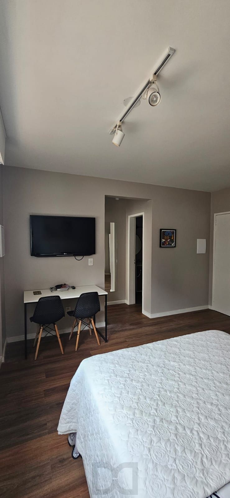 STUDIO REFORMADO E MOBILIADO NO CENTRO HISTÓRICO DE PORTO ALEGRE — foto 6