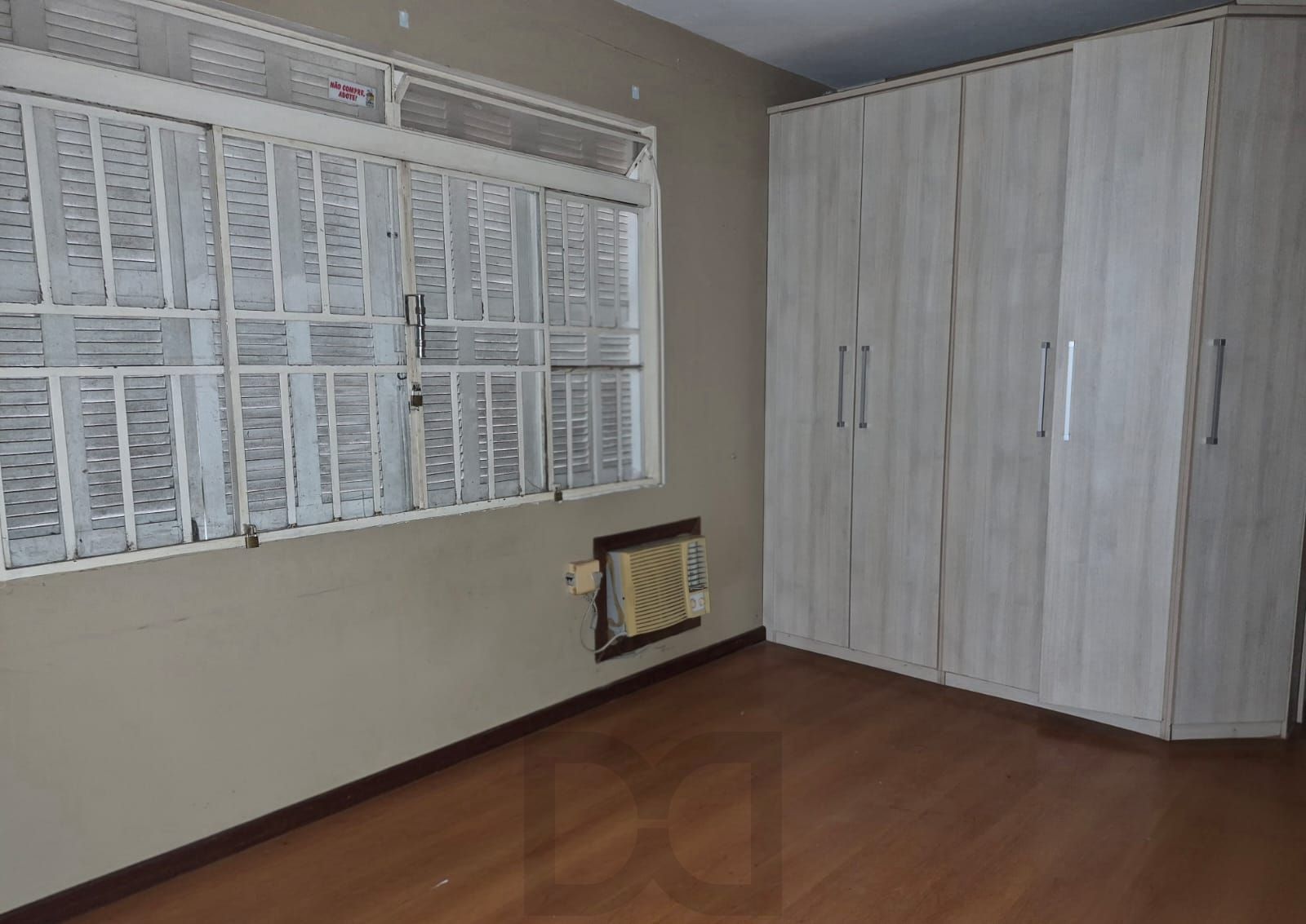 Casa 3 Dormitórios à venda com Piscina na Rua Carumbé - Porto Alegre - RS — foto 8