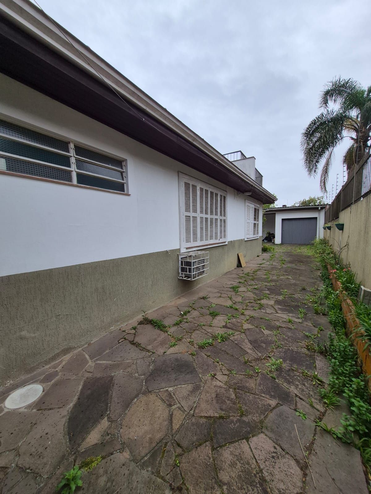 Casa 3 Dormitórios à venda com Piscina na Rua Carumbé - Porto Alegre - RS — foto 17