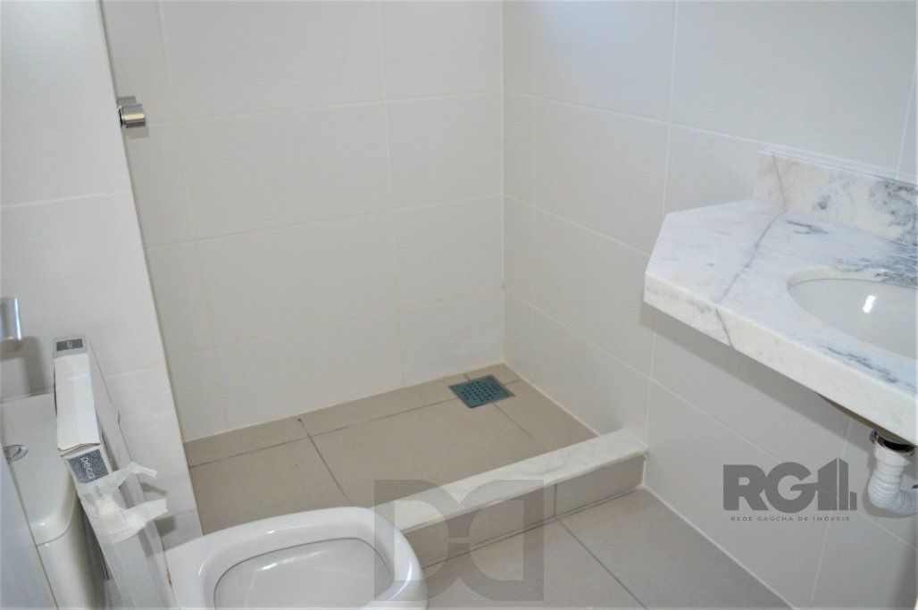 Lindo apartamento 2 dormitórios com 2 suítes, lavabo, vaga de garagem, amplo living 2 ambientes e cozinha com churrasqueira. — foto 32