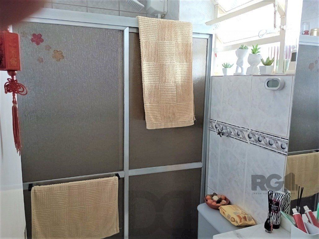 ótimo apartamento 2 dormitórios com sacada e 1 vaga de garagem coberta por convenção. — foto 13