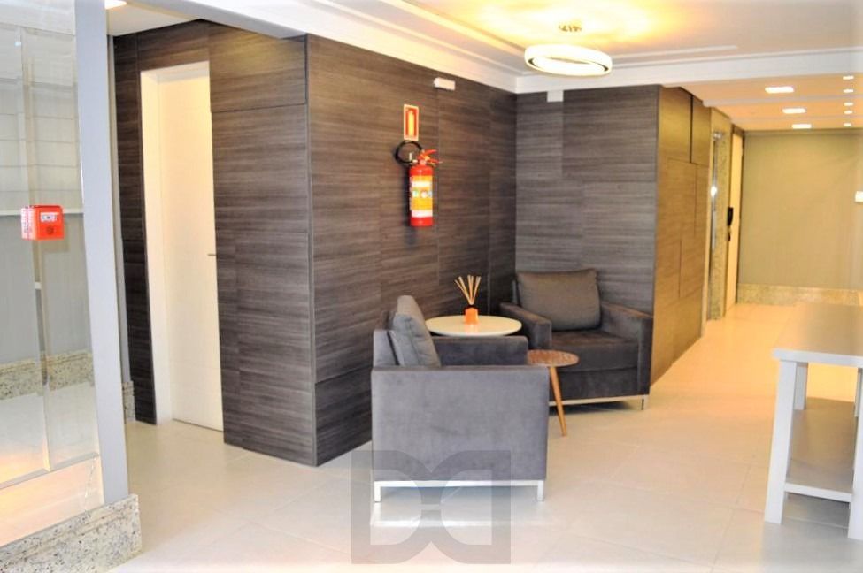 Apartamento 2 dormitórios com 1 suíte e box duplo de garagem no bairro Auxiliadora . — foto 2