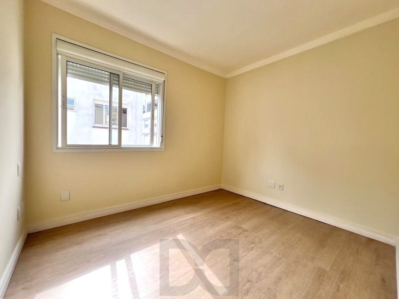 Apartamento 2 dormitórios com suíte, vaga dupla e elevador no Bairro Auxiliadora. — foto 31