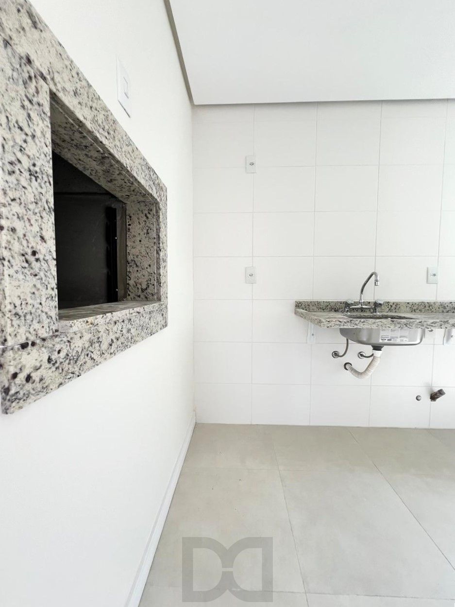 Apartamento 2 dormitórios com suíte, vaga dupla e elevador no Bairro Auxiliadora. — foto 19