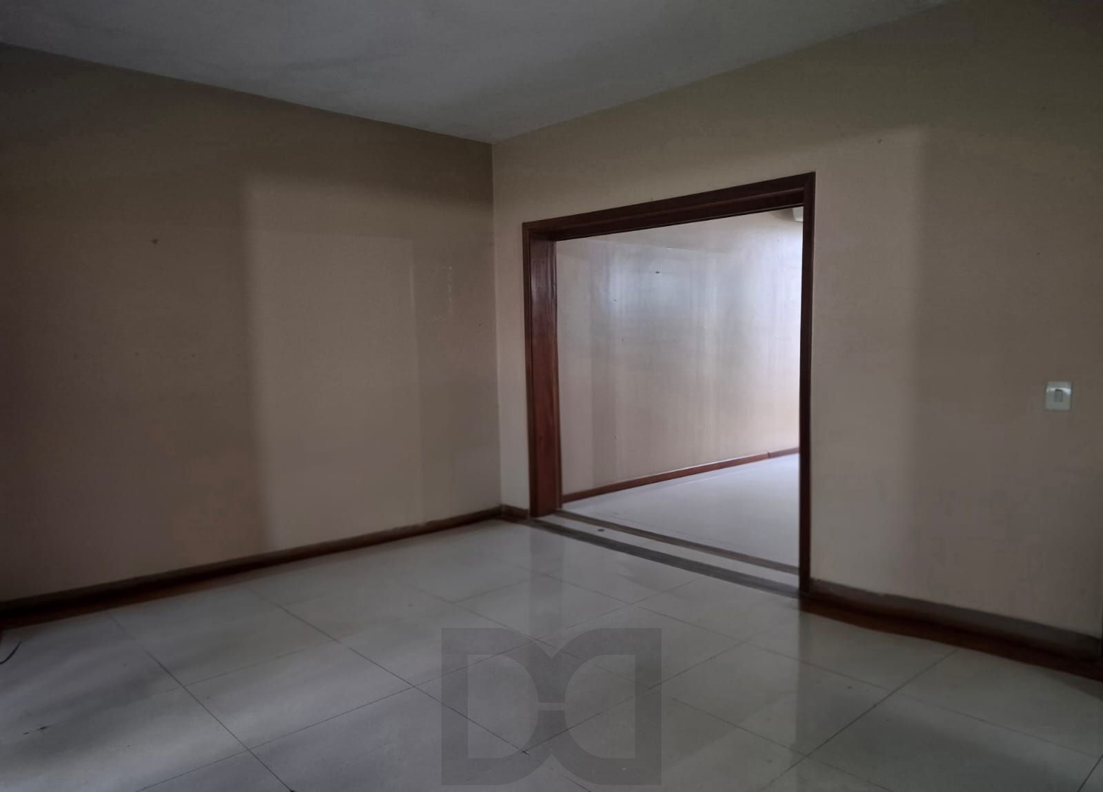 Casa 3 Dormitórios à venda com Piscina na Rua Carumbé - Porto Alegre - RS — foto 7