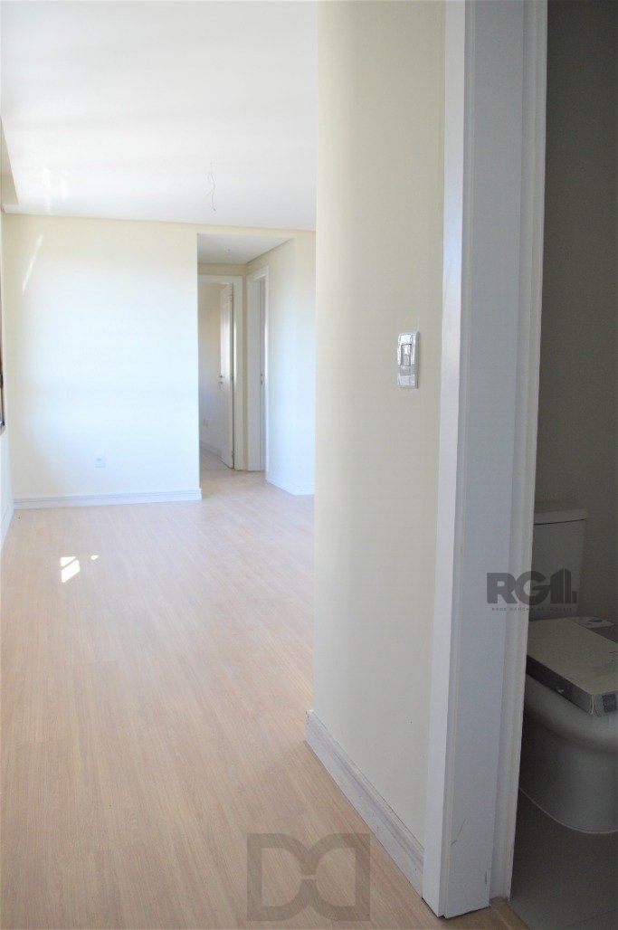 Lindo apartamento 2 dormitórios com 2 suítes, lavabo, vaga de garagem, amplo living 2 ambientes e cozinha com churrasqueira. — foto 14